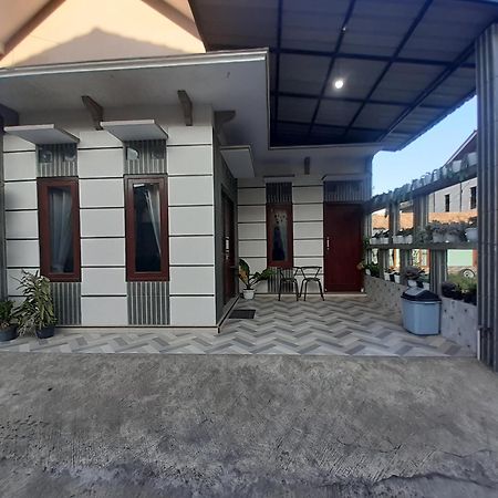 Widodaren Homestay Probolinggo Exteriör bild