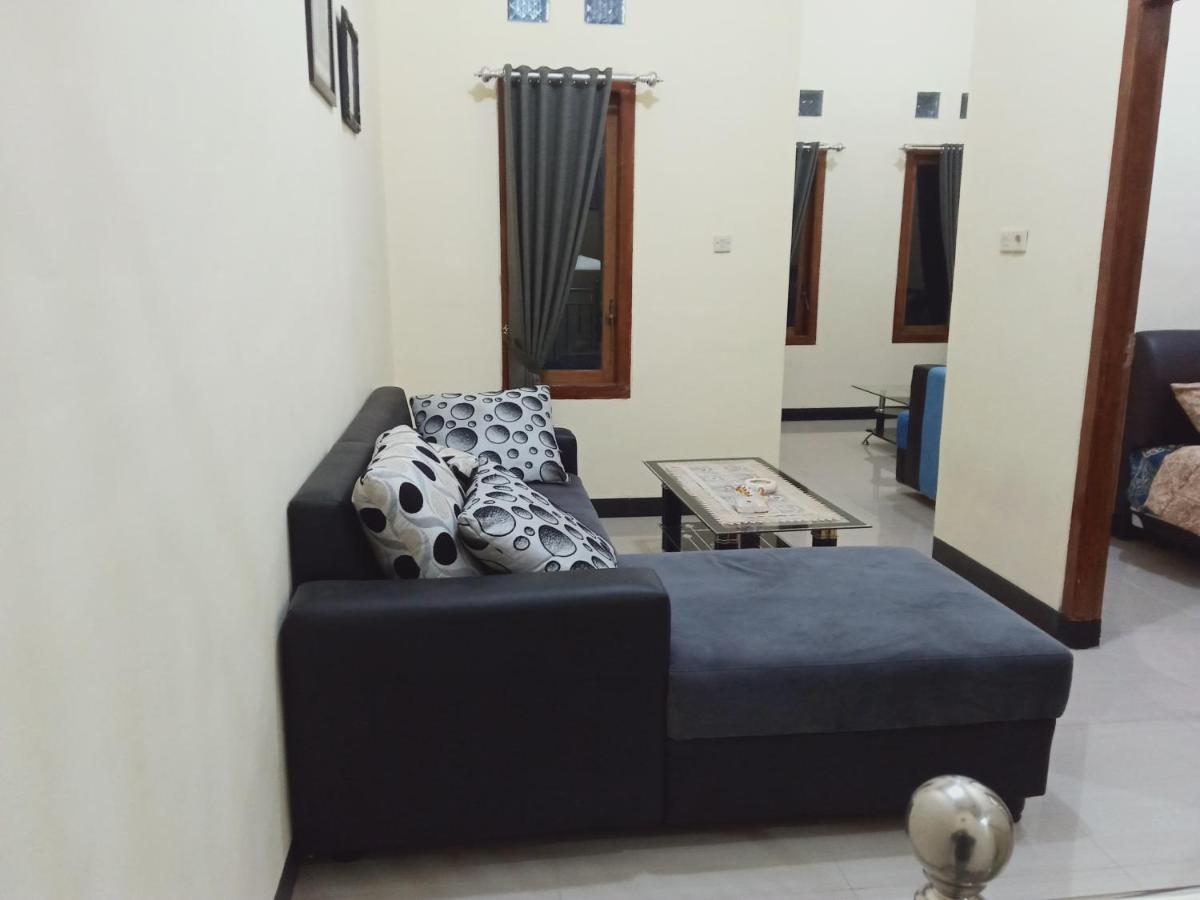 Widodaren Homestay Probolinggo Exteriör bild